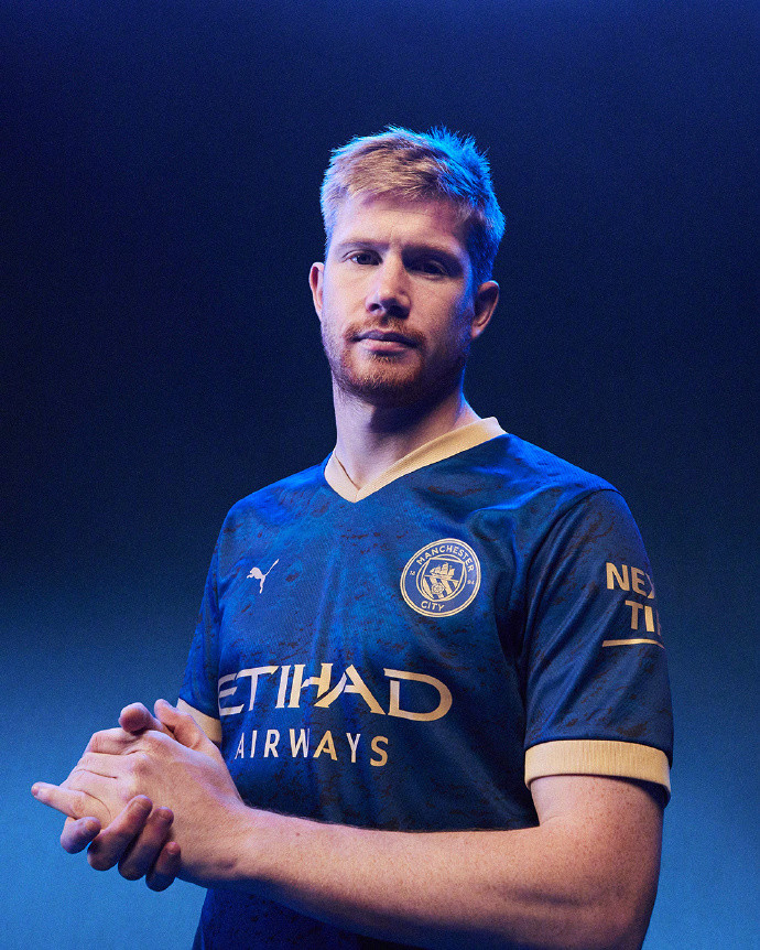 上任后首次露面，国足新帅邵佳一现场观战中国U22vs越南U22