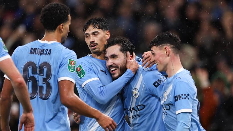 排面，泰州当地路牌上写着“苏超冠军城，泰州欢迎您”