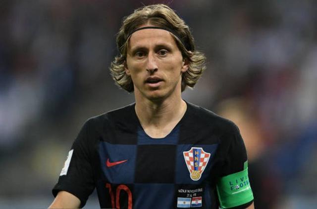 13岁零343天，阿森纳小将成为青年欧冠历史上最年轻出场球员